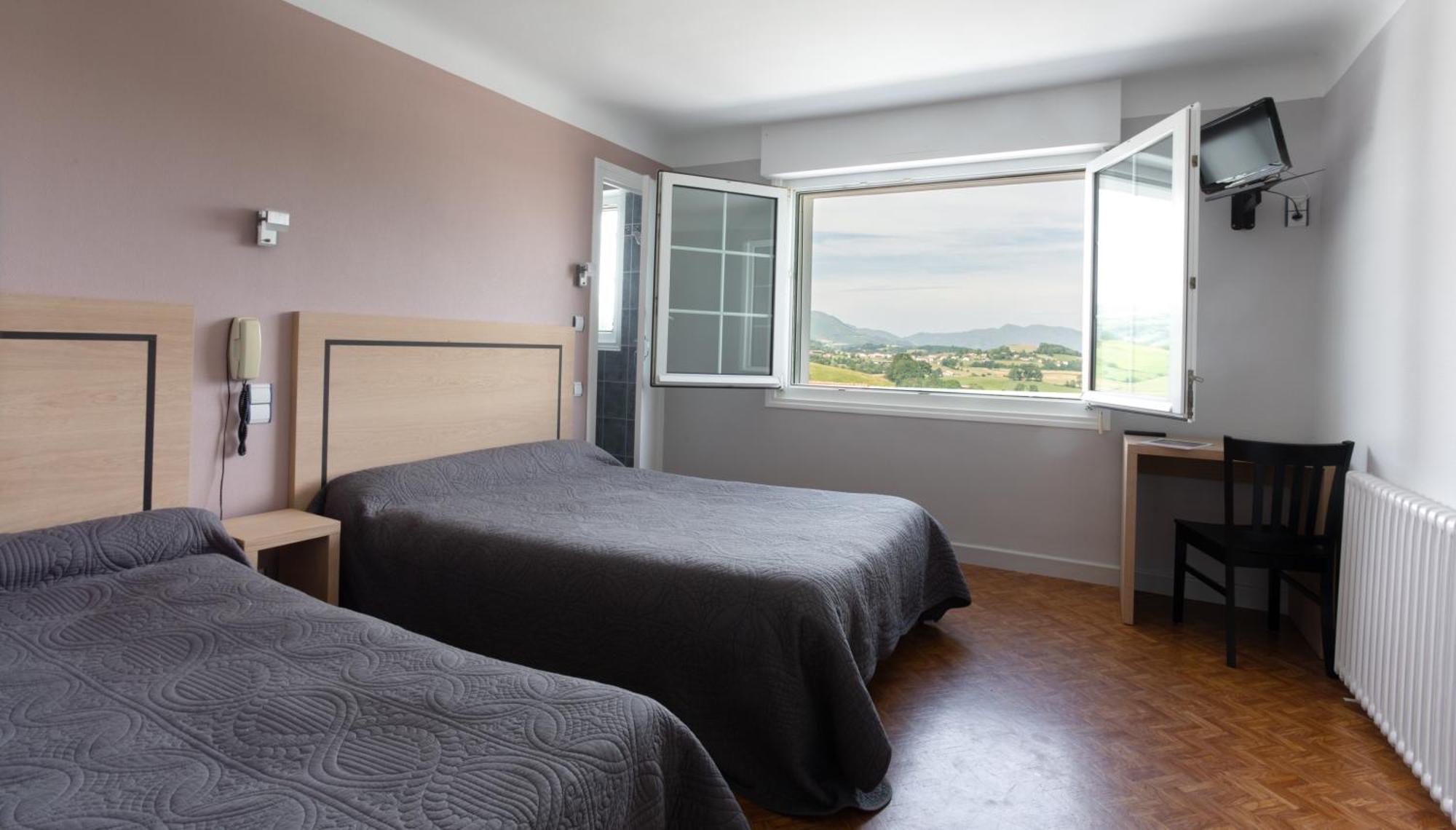 Hotel Restaurant Pecoitz แซงต์-ฌอง-ปี-เดอ-ปอร์ ภายนอก รูปภาพ