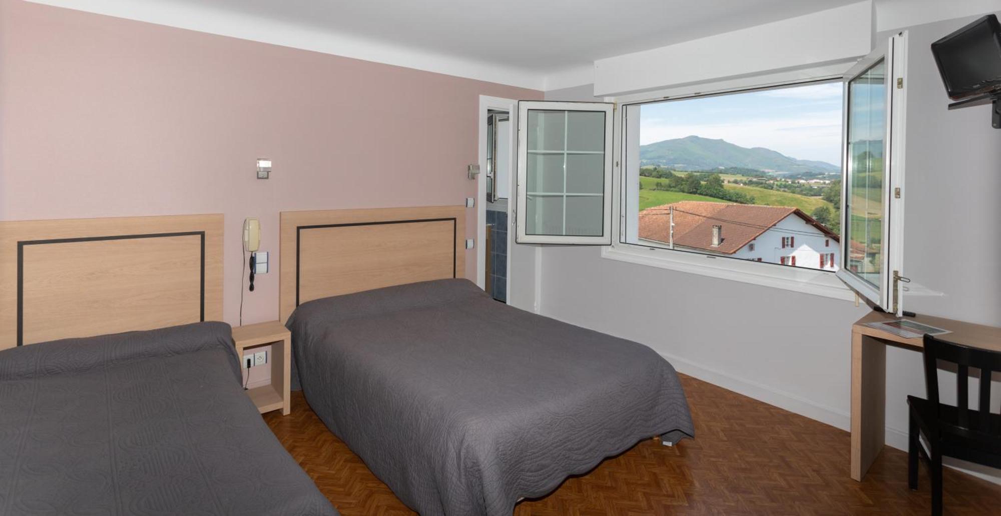 Hotel Restaurant Pecoitz แซงต์-ฌอง-ปี-เดอ-ปอร์ ภายนอก รูปภาพ