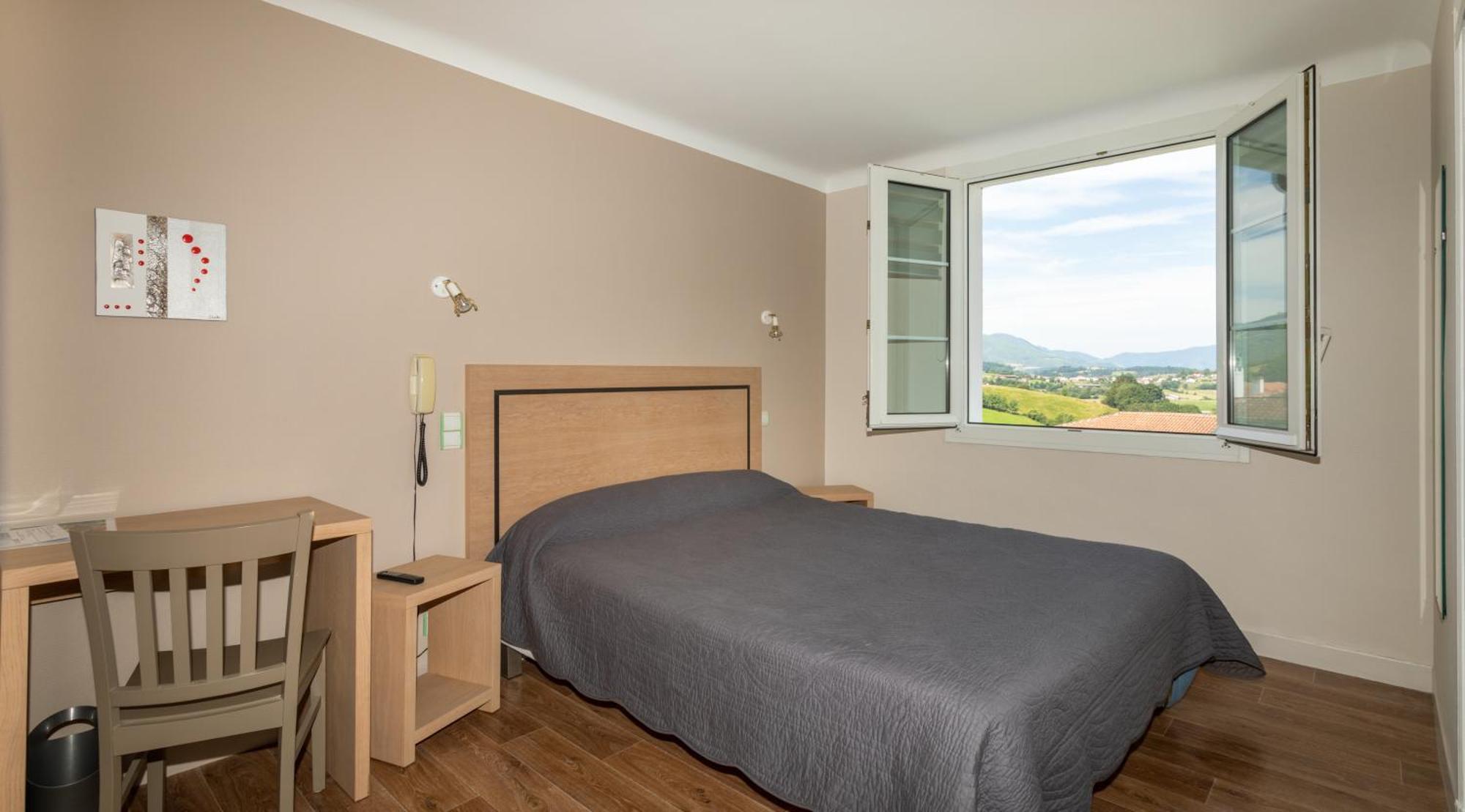 Hotel Restaurant Pecoitz แซงต์-ฌอง-ปี-เดอ-ปอร์ ภายนอก รูปภาพ