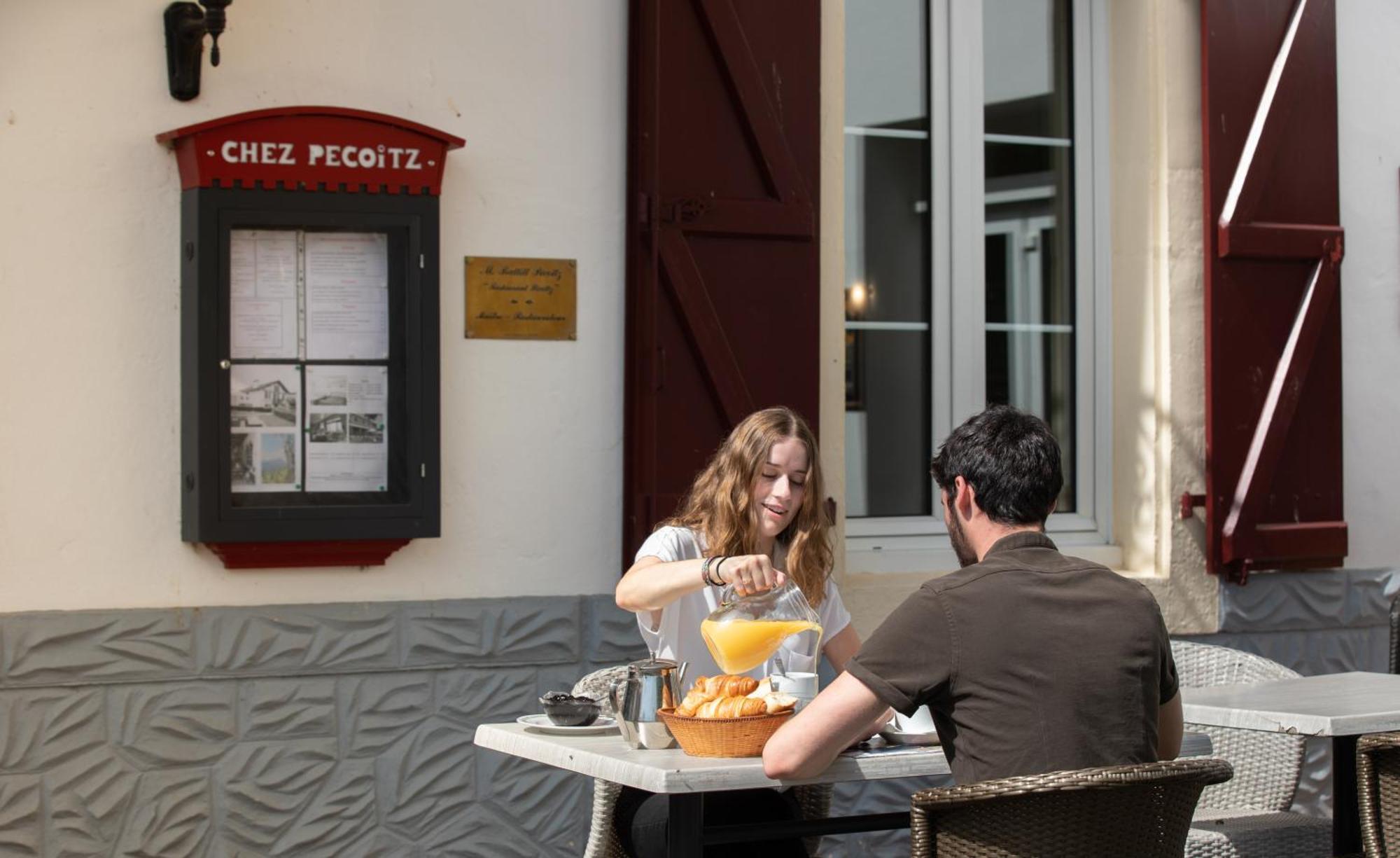 Hotel Restaurant Pecoitz แซงต์-ฌอง-ปี-เดอ-ปอร์ ภายนอก รูปภาพ