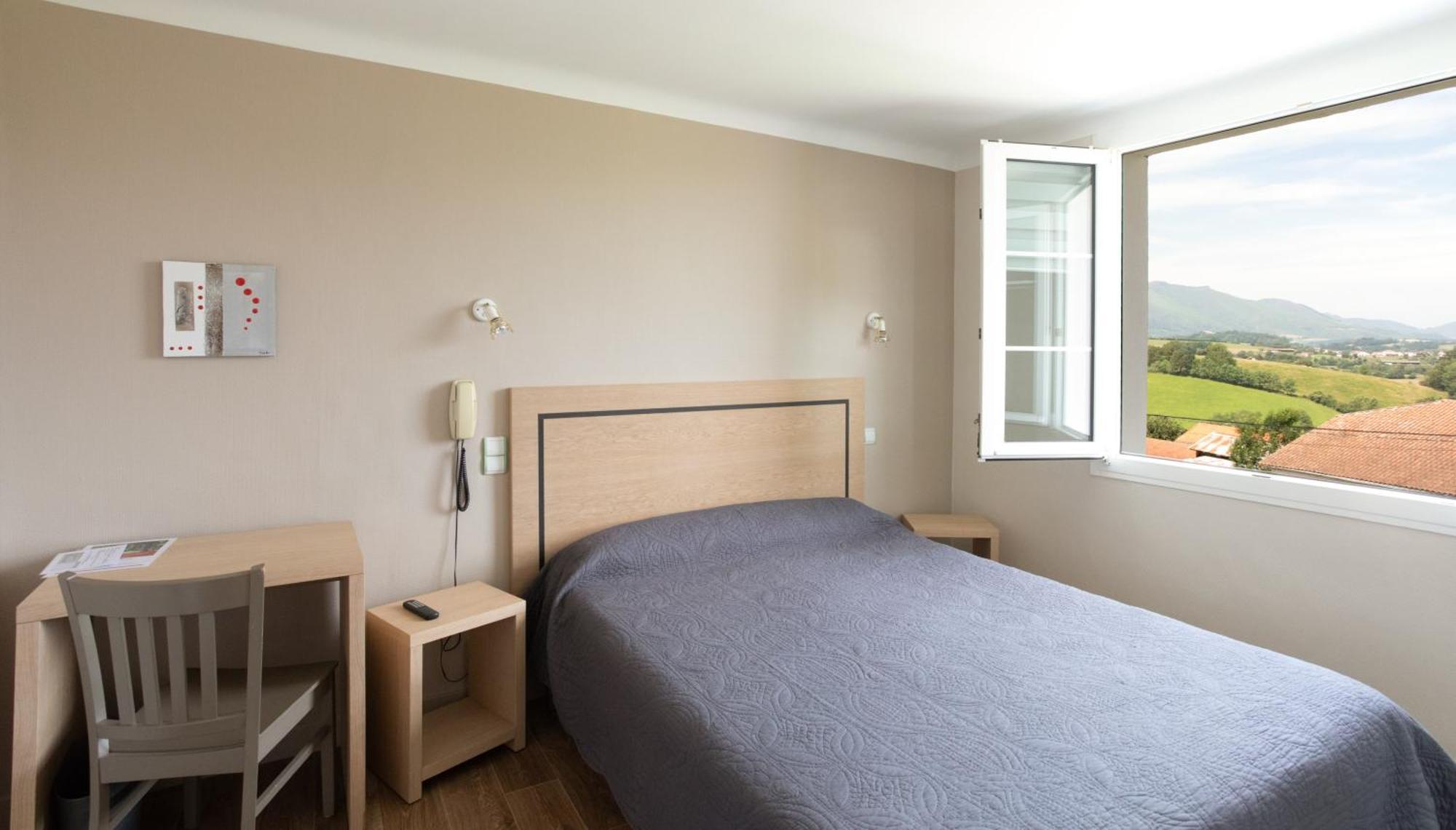 Hotel Restaurant Pecoitz แซงต์-ฌอง-ปี-เดอ-ปอร์ ภายนอก รูปภาพ